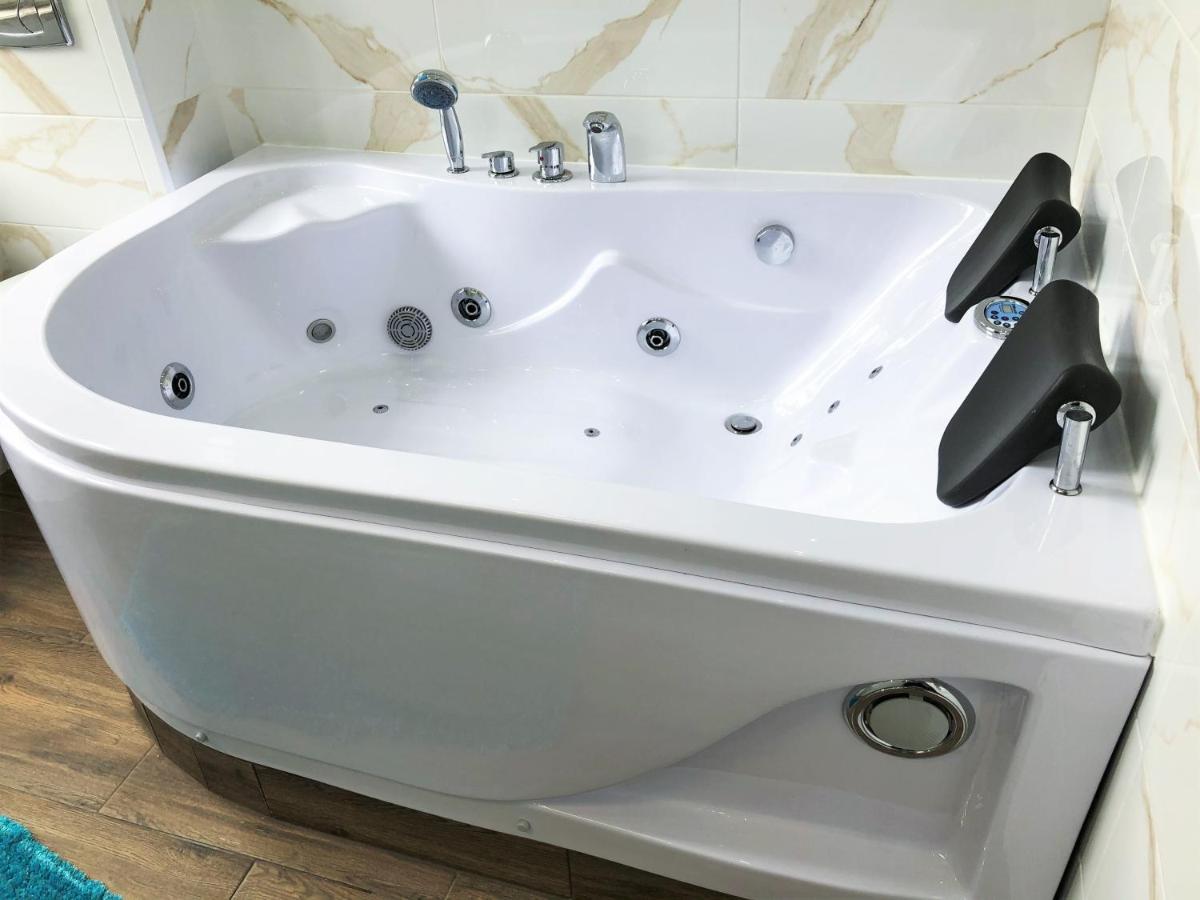 Kaliny Apartamenty Wanny Z Hydromasazem ホジューフ エクステリア 写真