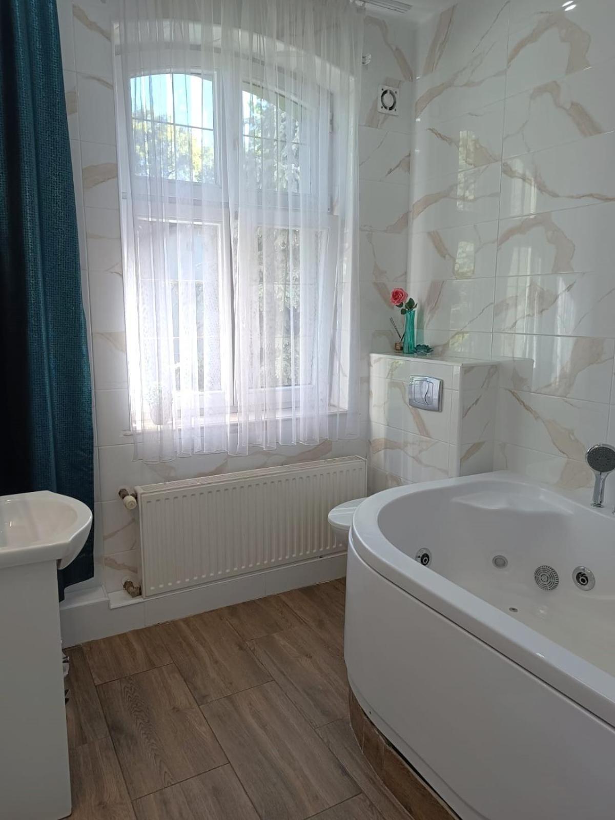 Kaliny Apartamenty Wanny Z Hydromasazem ホジューフ エクステリア 写真